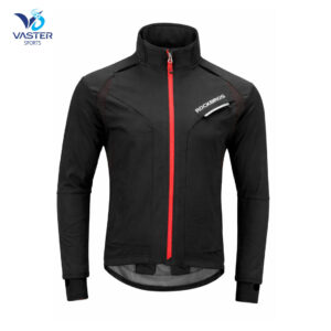 Men’s softshell cycling jacket with wind-resistant performance design